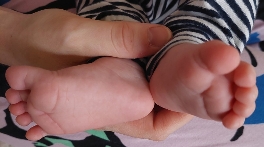 Fra ondt i babymaven til mere ro: Hvordan zoneterapi kan hjælpe din baby